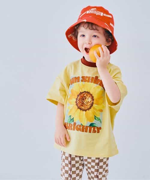元気いっぱいひまわりとリンゴのグラフィックTシャツ
